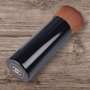Chanel Water-Fresh Complexion Touch Travel
Foundation Brush 2.5"